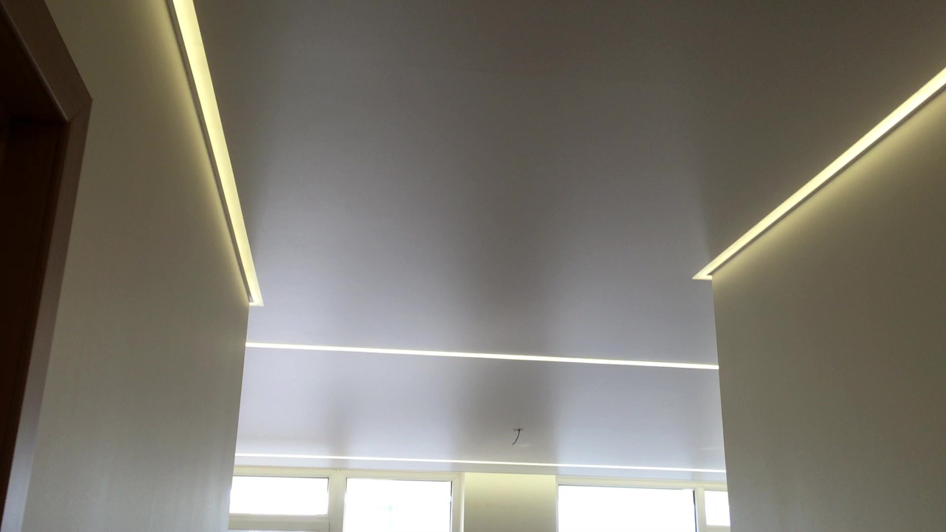 LED linijos su kontūriniu apšvietimu